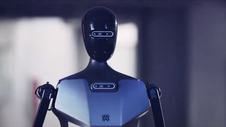 China Unveils Its First Full Size Electric Running Humanoid Robot