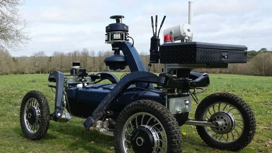 Is This 4 Wheel Security Robot About To Replace Human Security Guards?