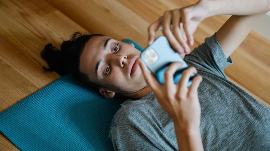 Put Down Your Phone: How Selfies And Videos Are Ruining Gym Etiquette And Invading Privacy