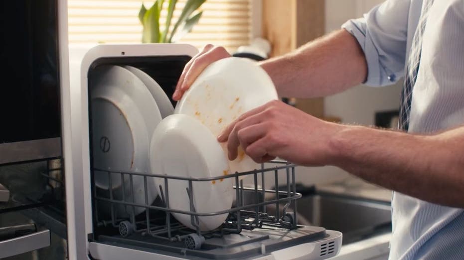 Small Size, Big Clean: The World’s Smallest Dishwasher