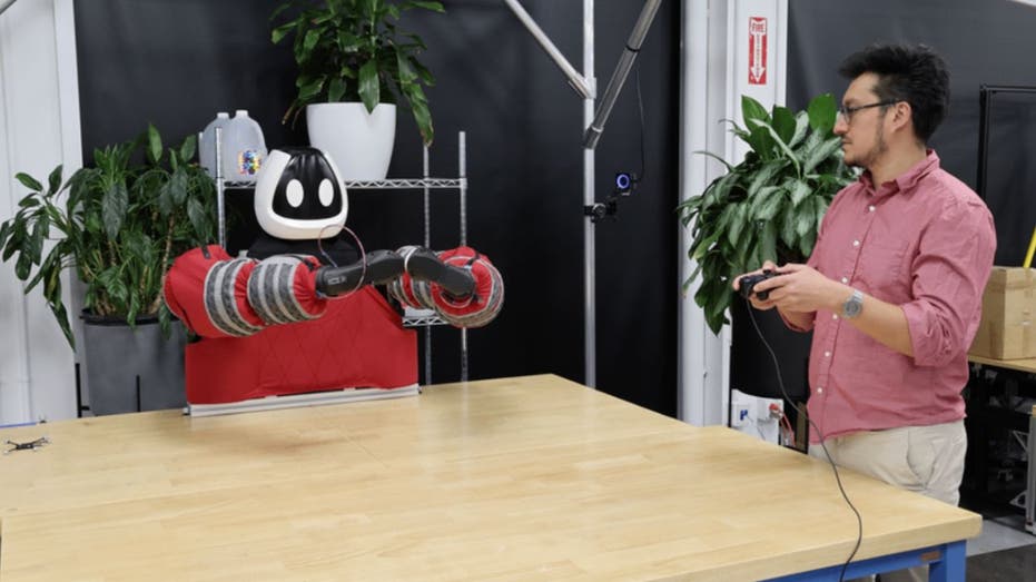 Forget Hands, Toyota’s Hug Ready Robot Picks Up With Its Entire Body