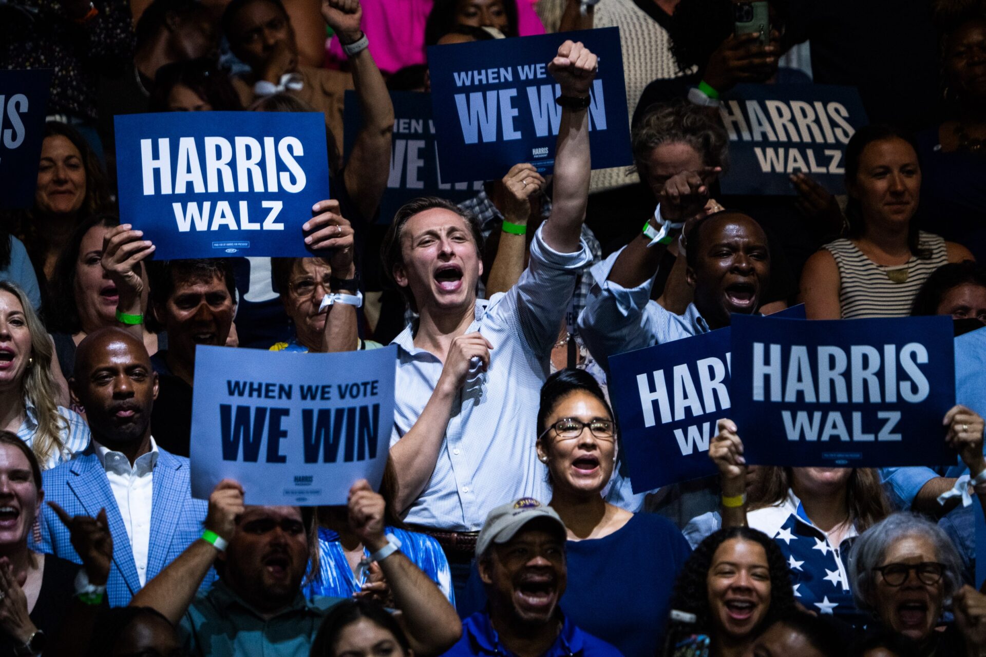 Kamala Harris' Rally Crowds Aren't Ai Generated. Here's How You Can Tell