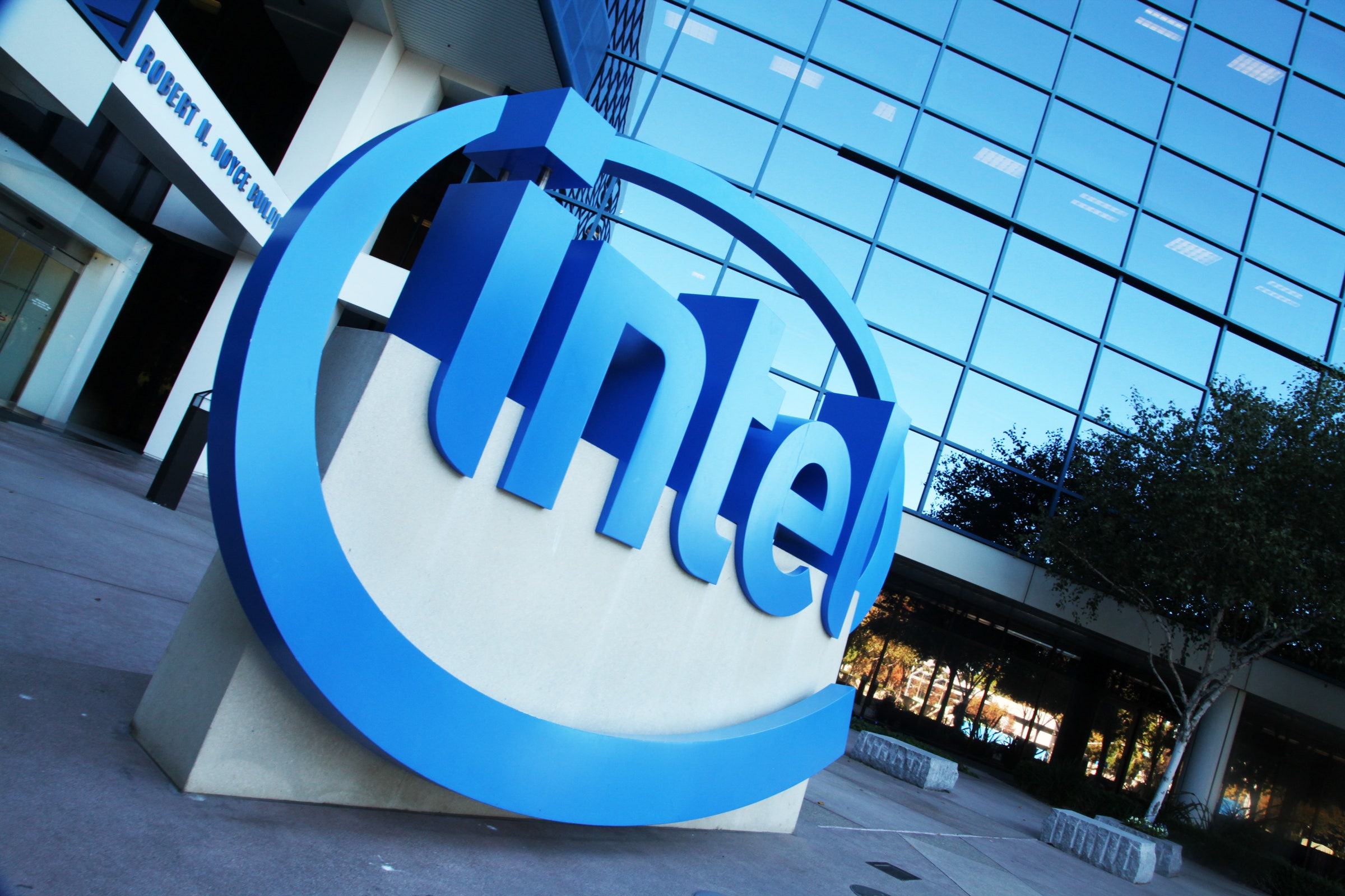 Intel Is Cutting More Than 15,000 Jobs Despite Getting Billions From The Us Government